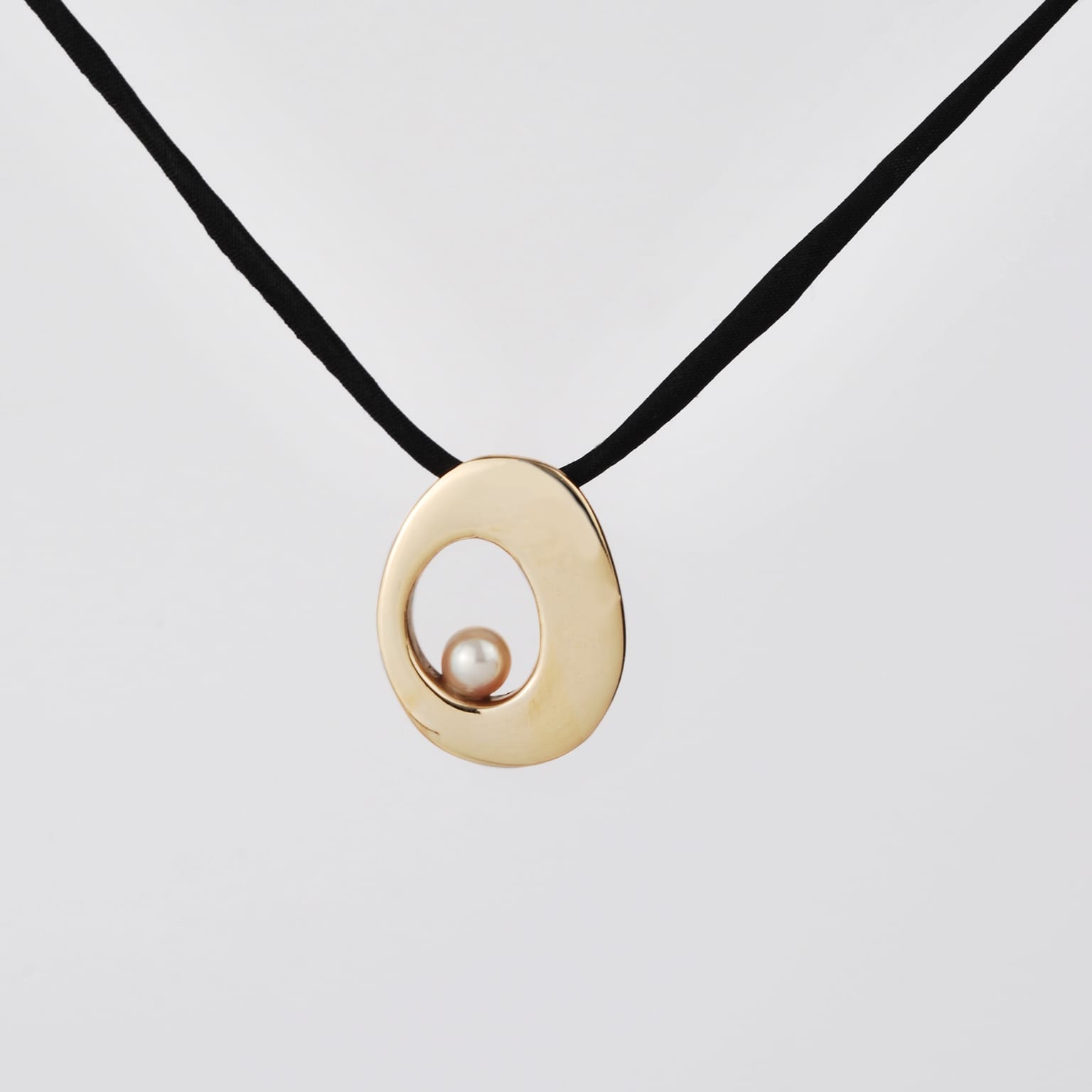 Occhione with Pearl